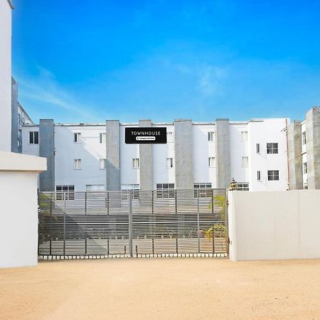 Hotel Super Townhouse Mancheswar Industrial Estate à Bhubaneswar Extérieur photo