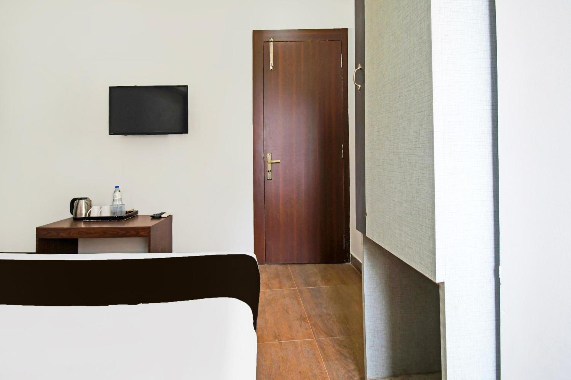 Hotel Super Townhouse Mancheswar Industrial Estate à Bhubaneswar Extérieur photo