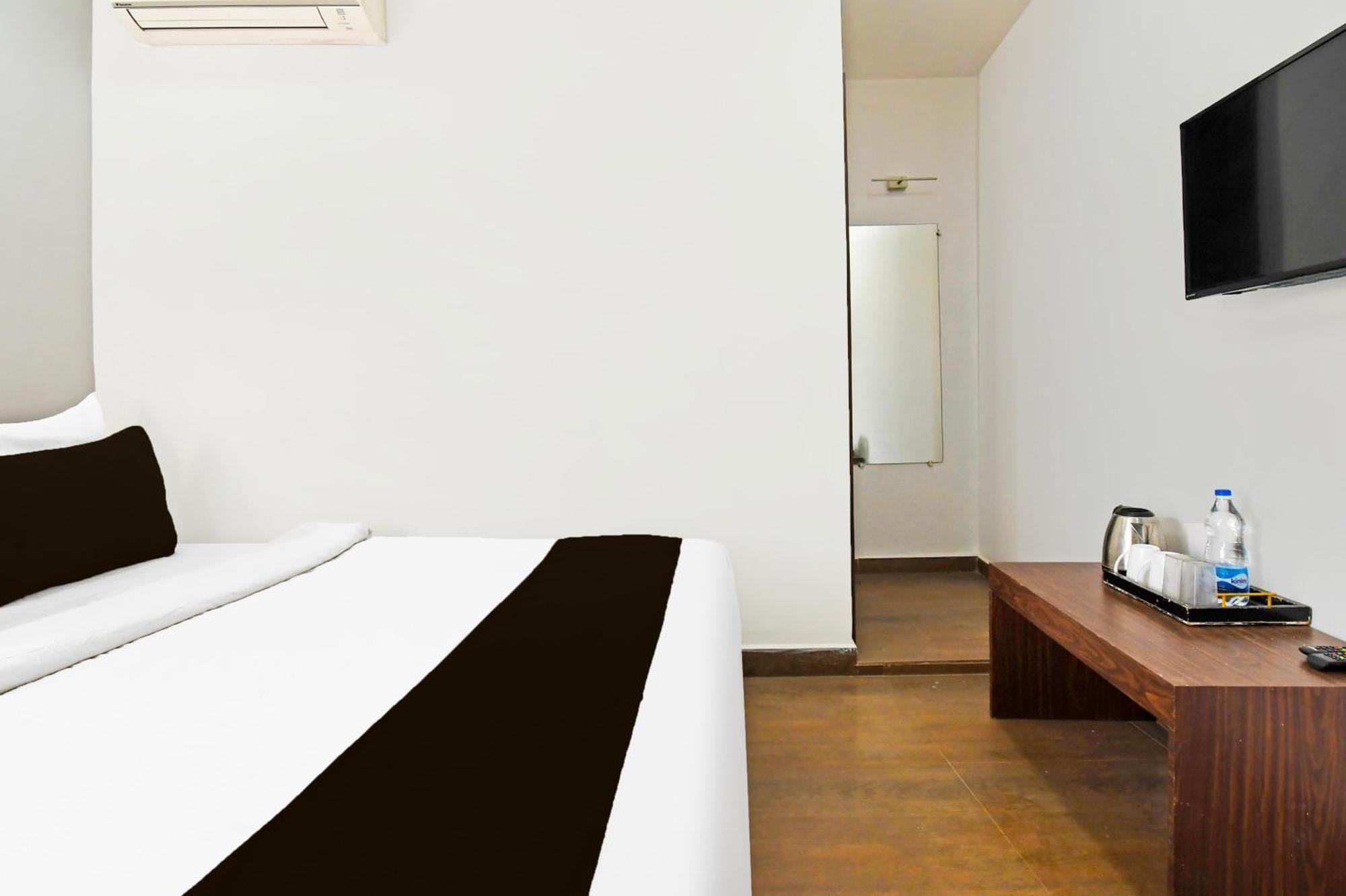 Hotel Super Townhouse Mancheswar Industrial Estate à Bhubaneswar Extérieur photo