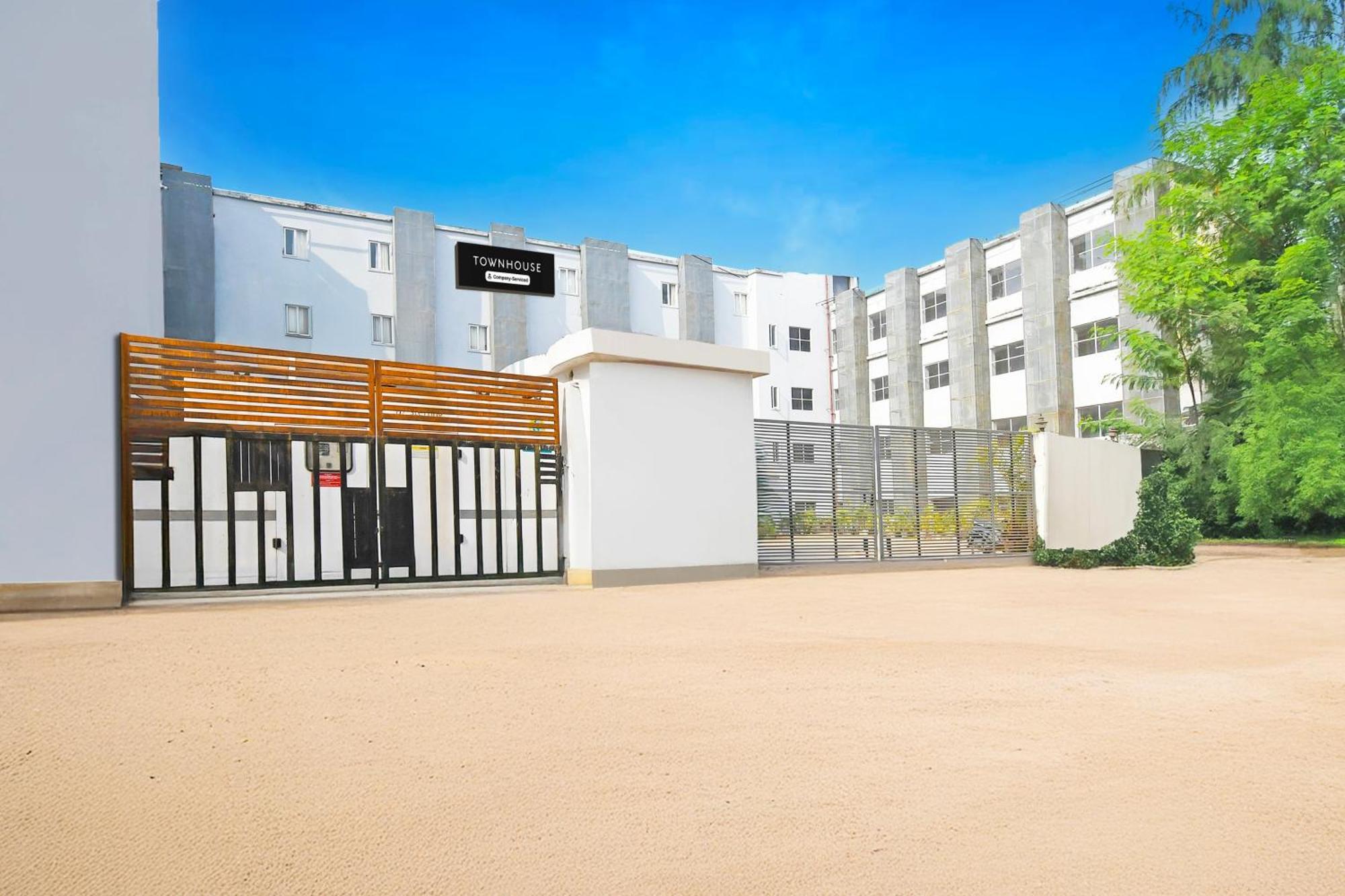 Hotel Super Townhouse Mancheswar Industrial Estate à Bhubaneswar Extérieur photo